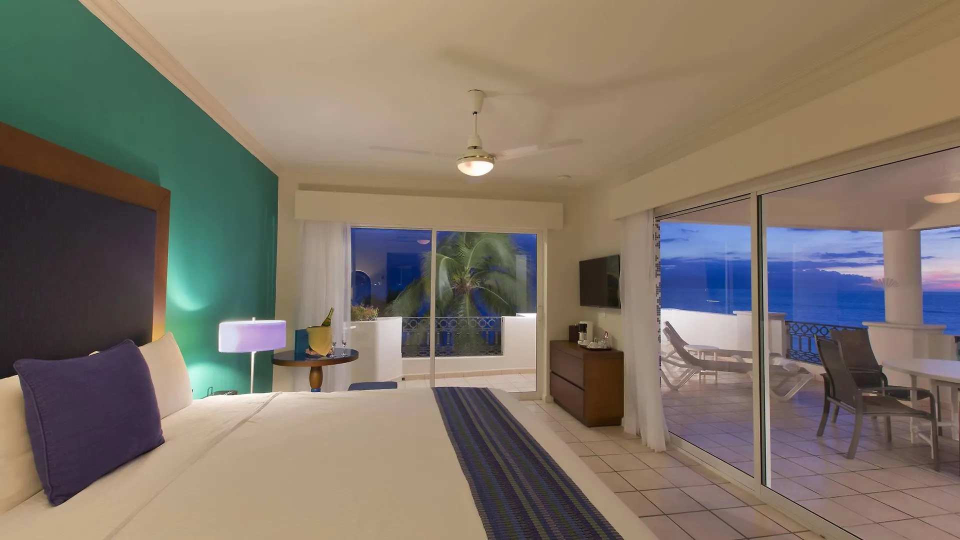 Crown Paradise Golden All Inclusive Resort - Adults Only Puerto Vallarta